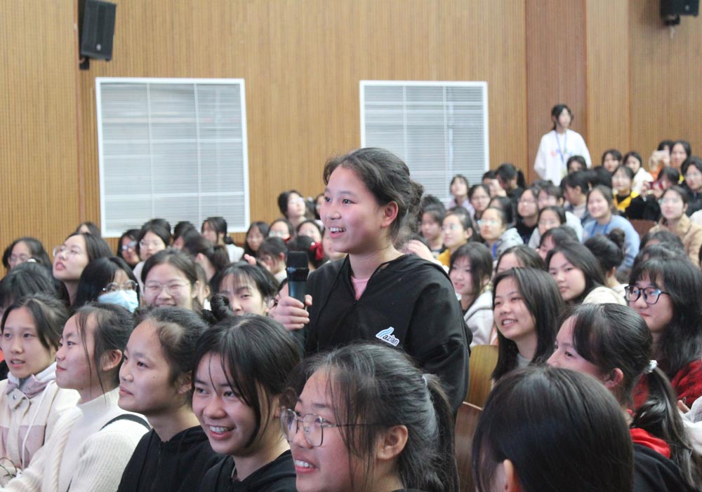 自知•自爱•自律——衡阳幼儿师范高等专科学校耒阳学院举行女生专题教育讲座